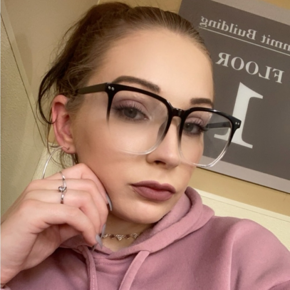 Meet your Posher, Ashley